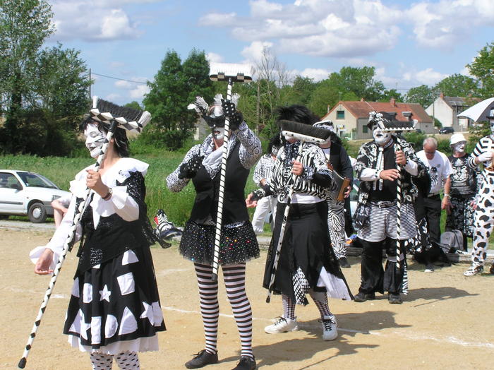 Boot fair again: lining up for new broom dance