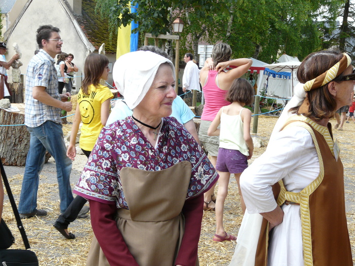 Laurette and Mireille at the Mediaeval Fair at Mehun-sur-Yèvre.