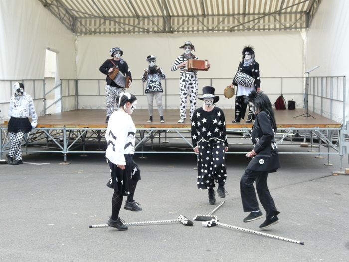 Old Broom dance at the mediaeval fair.