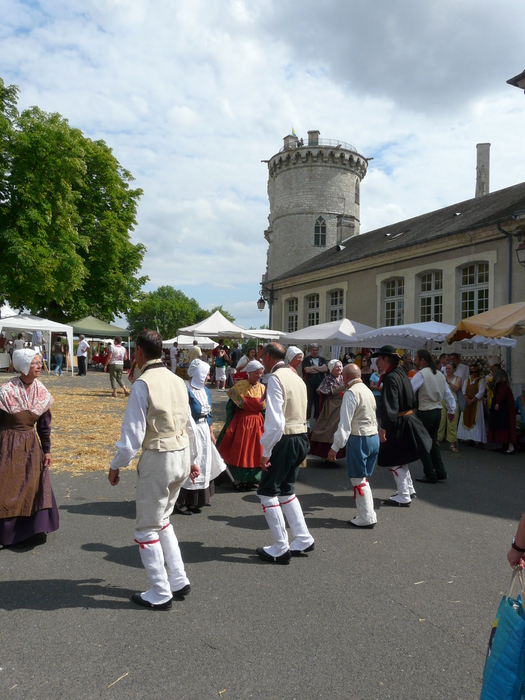 Tower in background, Notre Berry dancing in foreground
