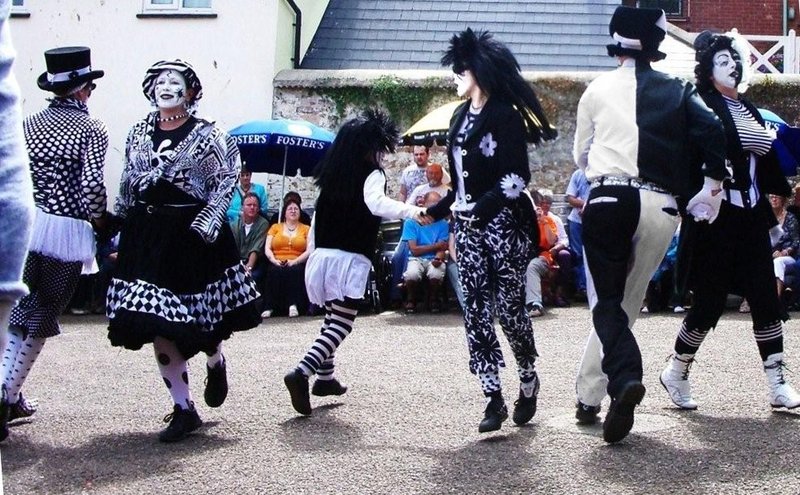 Sidmouth 2010 - Anchor Gardens afternoon ceilidh - dance display.