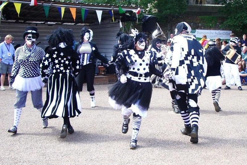 Sidmouth 2010 - Anchor Gardens afternoon ceilidh - dance display.