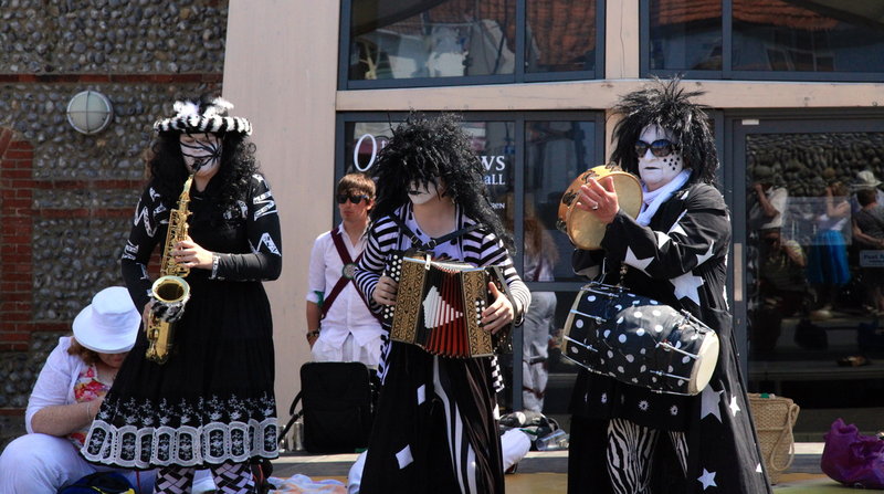 Kathryn, Kai and Chris  (photo: Marc Peirson)