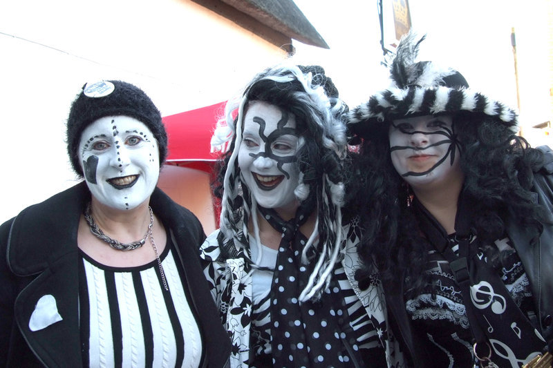 Straw Bear 2015 [photo: Mandy Chasney]