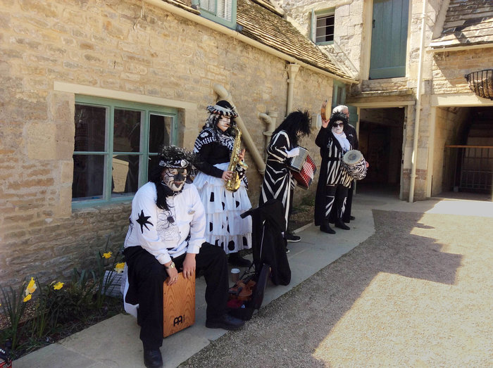 The Band, finding some shelter from the sun. May Day is not always like that!